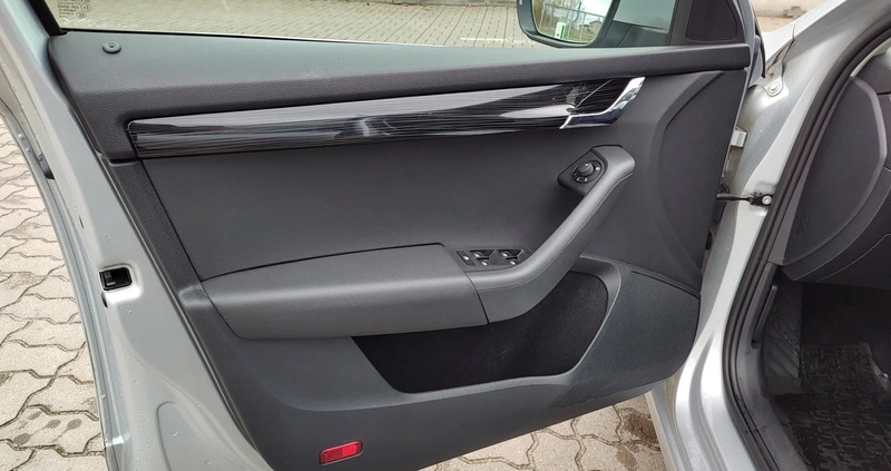Skoda Octavia cena 63900 przebieg: 171500, rok produkcji 2018 z Gryfice małe 211